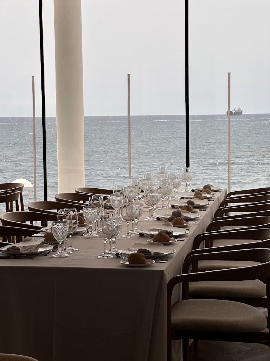 Comedor de El Candelero con vistas al mar