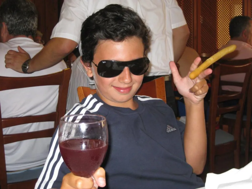 Luis de pequeño en una fiesta
